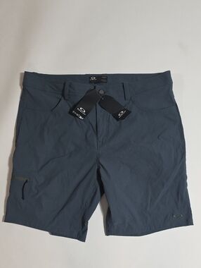NWT Mens Oakley Golf Hybrid Shorts in Dark Slate Grey Size 38" x 20"